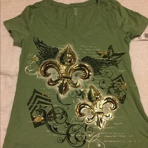 Green Fleur-de-lis Tee - NWT Size Medium (8-10)